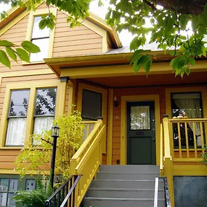 Ne Oregon Modern Victorian Duplex Apartment